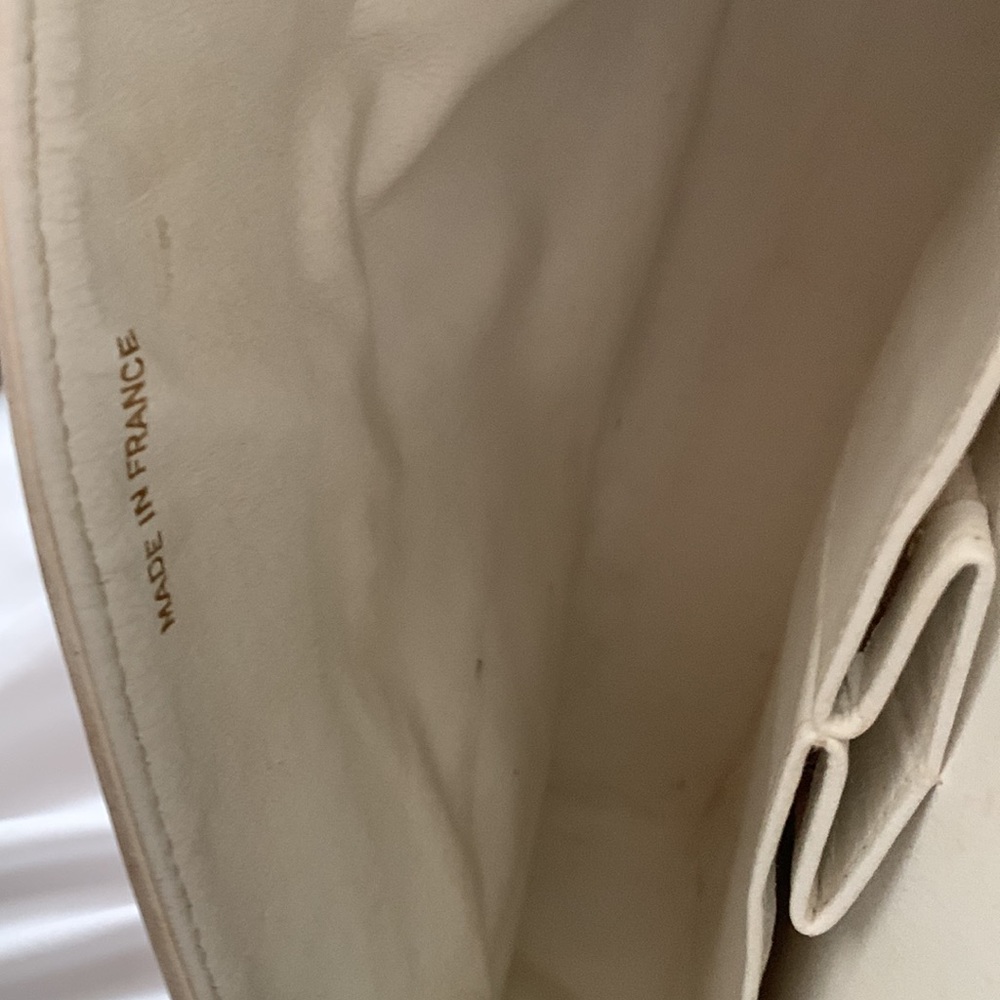 CHANEL classic flap Made In France iridescent pearl white leather gold hardware - Picture 10 of 16